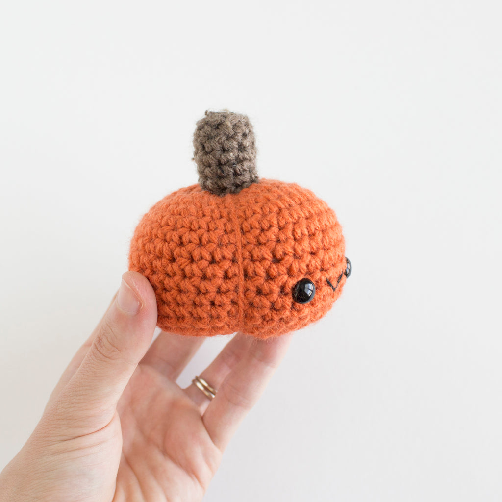 EASY Crochet Pumpkin Pattern for Beginners (Amigurumi Plushie