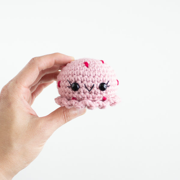 Easy Crochet Ice Cream Sundae Pattern - Strawberry Amigurumi