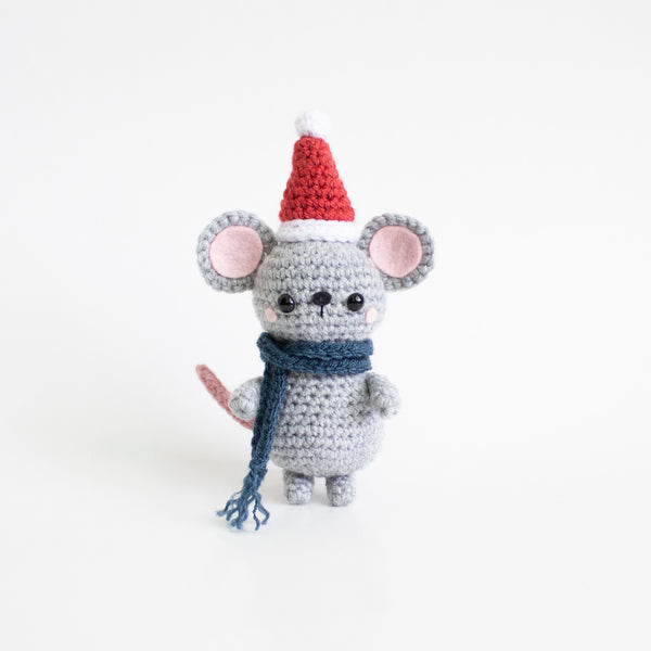 Crochet Hat and Scarf for the Christmas Mouse