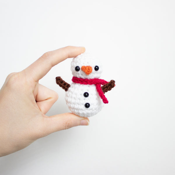100 Days of Mini Amigurumi v3 - Snowman Crochet Pattern - A Menagerie of Stitches - Lauren Espy
