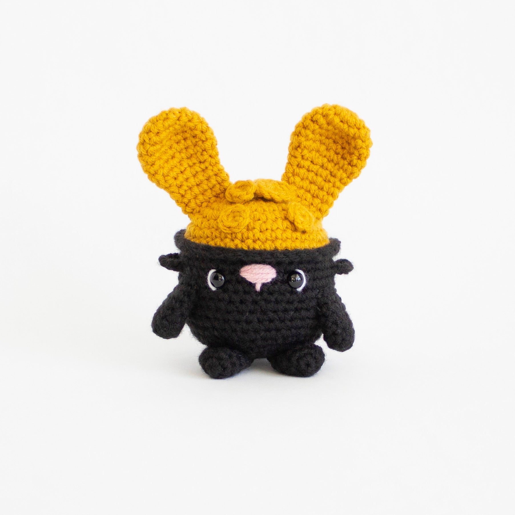 St Patrick's Day Seasonal Crochet Chubby Bunny Pattern - Amigurumi Pot of Gold
