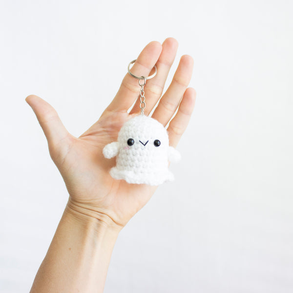 Halloween Crochet Keychains - Mini Amigurumi Ghost Pattern